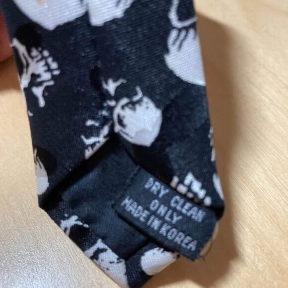 Treasure Island Vegas Skull Necktie - Picture 2 of 5